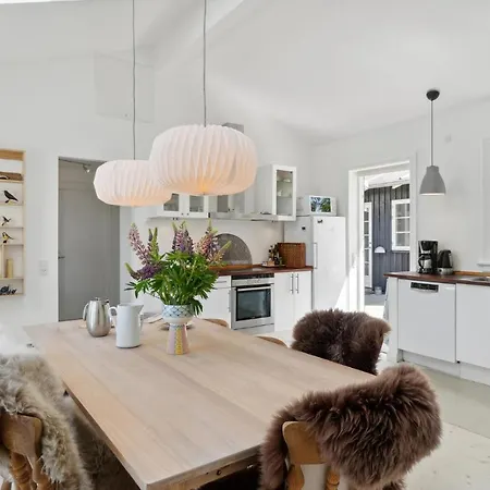 3 Bedroom Awesome In *